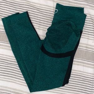 peachy buns Scrunch Leggings L